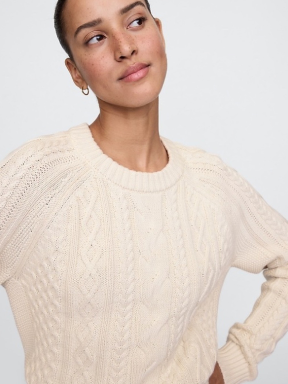 Gap Classic Cable Knit Sweater in Cream (XS)